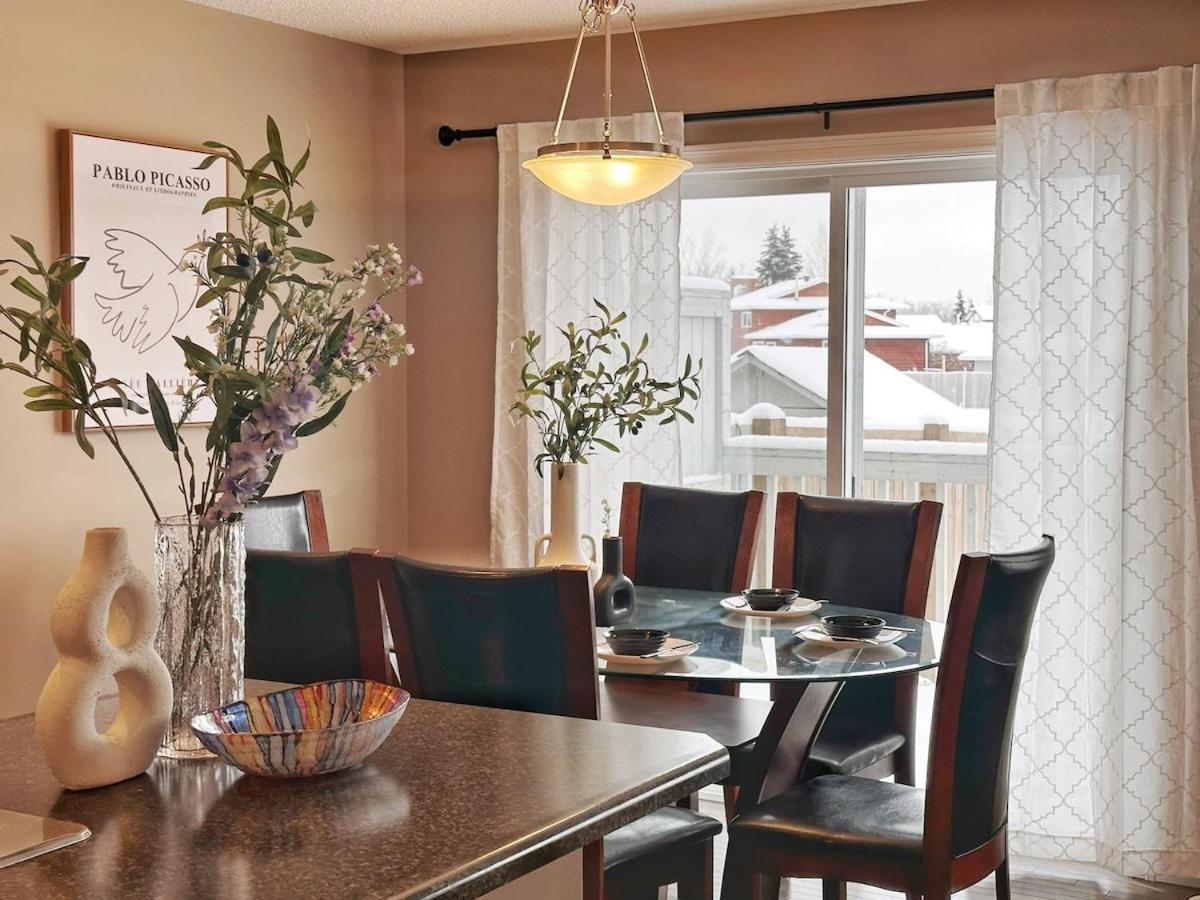 Entire Beautiful And Cozy Edmonton