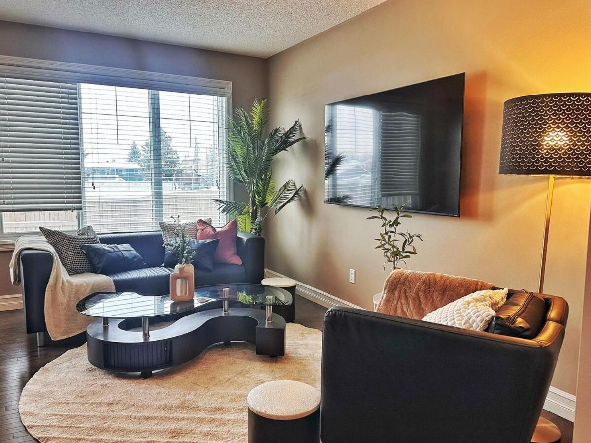 Entire Beautiful And Cozy Holiday home Edmonton