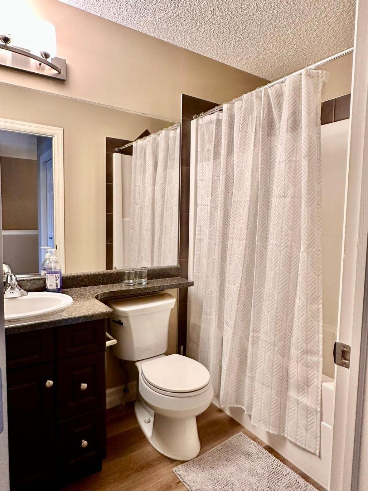 Holiday home Entire Beautiful And Cozy Edmonton